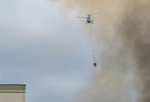 Камыш тлеет на берегу Каспия: для тушения задействован вертолет (ВИДЕО)