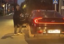 Танцор на проезжей части привлек внимание полиции в области Абай (ВИДЕО)