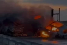 Два автовоза устроили масштабное ДТП с пожаром на трассе в Казахстане