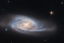 Телескоп Hubble показал галактику с сверхмассивной черной дырой