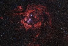 Телескоп Hubble показал розовые завитки Андромеды