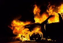 Две иномарки сгорели в подземном паркинге высотки в Алматы