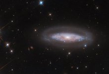 Телескоп Hubble показал закрученную в спираль галактику с гигантской черной дырой