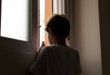 Четырехлетний ребенок выпал из окна четвертого этажа в Шымкенте