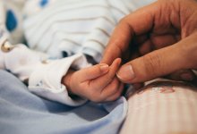 В США у женщины отобрали ребенка после того, как она съела салат