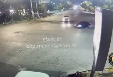 Ночной дрифт устроил молодой лихач на дороге в Алматы (ВИДЕО)