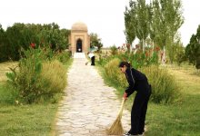 Аманатовцы очистили территорию вокруг мавзолея Гаухар ана