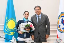 “Нужны деньги”: Назым Кызайбай решила продать подаренные автомобили