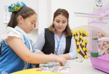 Более трех тысяч столичных педагогов наградили в честь Дня учителя