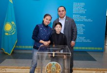 Даулет Карибек с семьей проголосовал на референдуме