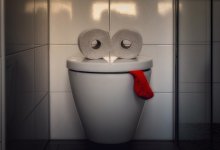 Стринги, пачки из-под презервативов: что находят в туалете на кладбищах?