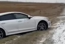 Автомобиль вылетел в кювет из-за гололеда в СКО (ВИДЕО)