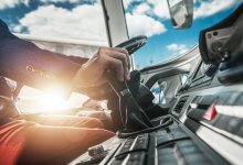 Водитель автобуса отбился бутылкой от вооруженного нападавшего в Алматы