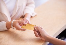 Пенсионерку вовлекли в преступную схему по отмыванию денег в Темиртау