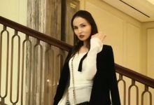 Жена Кайрата Нуртаса появилась в стильном мини