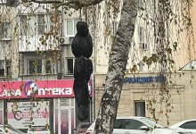 Тело человека?: жителей ВКО напугала повешенная находка на дереве