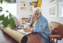 Депутат в Кыргызстане просит разрешить руководителям увольнять пенсионеров