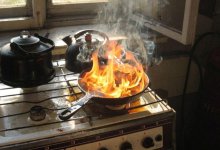 Горит огонь на сковородке: спасатели сделали заявление