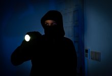 49-летняя домушница обчищала квартиры в Карагандинской области