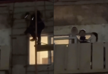 Двое маленьких детей едва не выпали с балкона пятого этажа в Кульсары