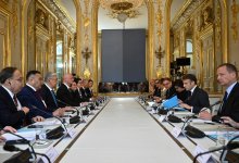 Токаев провел переговоры с президентом Франции в расширенном составе