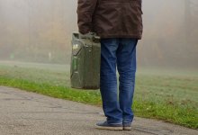 Мужчина облил женщину бензином и поджег