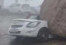 Каменный валун сорвался на автомобиль, погибли три человека (ВИДЕО)