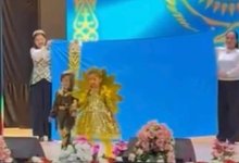 Школьники "оживили" флаг Казахстана (ВИДЕО)