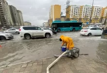 После мощного ливня затопило улицы в Актау