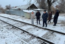 Девочке ампутировали ногу после наезда поезда в Уральске