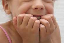 65-летний руководитель кружка домогался третьеклассниц