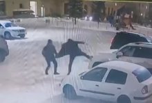 Вандалы в Астане: ломали двери, разбивали окна и повреждали автомобили