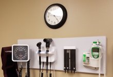 Гинеколог занимался извращениями с пациентками на камеру: он все еще на свободе