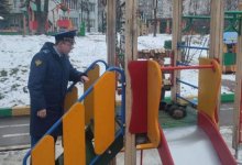 Мальчик случайно повесился во время прогулки в детском саду