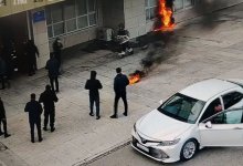 Врачи рассказали о состоянии совершившего самоподжог у акимата в Актау мужчины