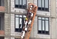 Подвесная платформа со строителями оборвалась в Астане (ВИДЕО)