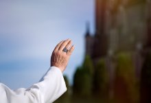 Президент "АЛЛАТРА" Марина Овцынова выразила благодарность Папе Франциску за апостольское благословение