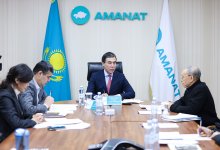 Эльдар Жумагазиев провел прием граждан в республиканской общественной приемной партии AMANAT
