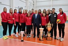 Токаев оставил автограф на волейбольном мяче в новом комплексе "Жетысу"
