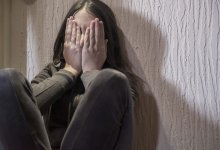 Толпа школьниц жестоко избила сверстницу в школьном туалете: появилась новая жертва