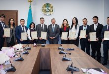 10 молодых ученых Казахстана получили квартиры