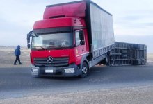 Ветер перевернул прицеп грузовика на трассе Алматы-Усть-Каменогорск