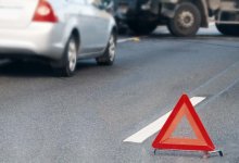 Автомобиль разорвало на две части от удара об столб, есть жертвы