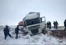 29 грузовиков попали в снежный занос в Мангистауской области