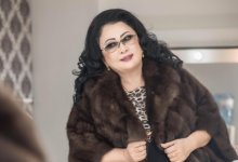 Макпал Жунусова удивила новым образом с украшенным декольте