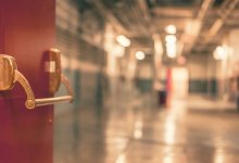 Учитель сорвался с высоты в Семее: главу отдела образования уволили