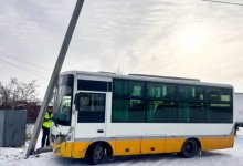 Пассажирский автобус влетел в столб в области Абай