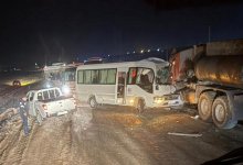 В Жанаозене труп верблюда на дороге стал причиной ДТП. Есть пострадавшие