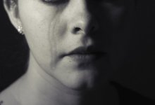 Трое мужчин изнасиловали журналистку спортивного телеканала