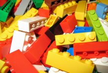 Огромная Lego-конструкция рухнула на толпу в США